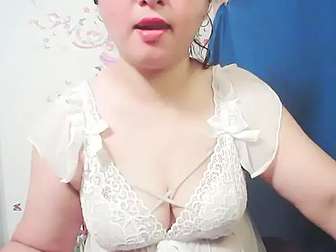 Snapshot of xiaorou-z chatting on 10-07-25, 04:52 xiaorou-z online show from 10-07-25, 04:52