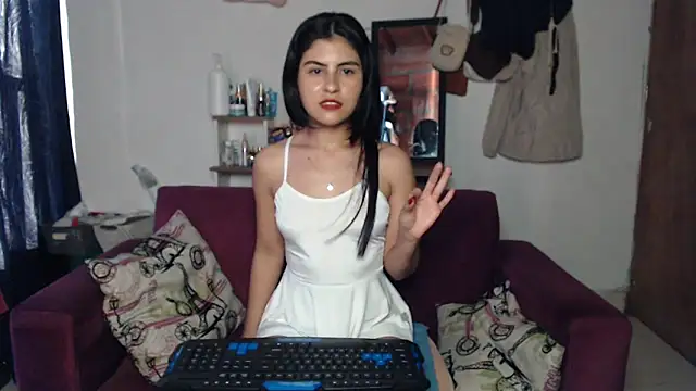 Snapshot of Nathacha chatting on 03-18-25, 10:04 Nathacha online show from 03-18-25, 10:04