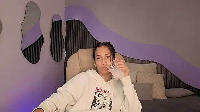 hot little bunny online show from 03-02-26, 10:17