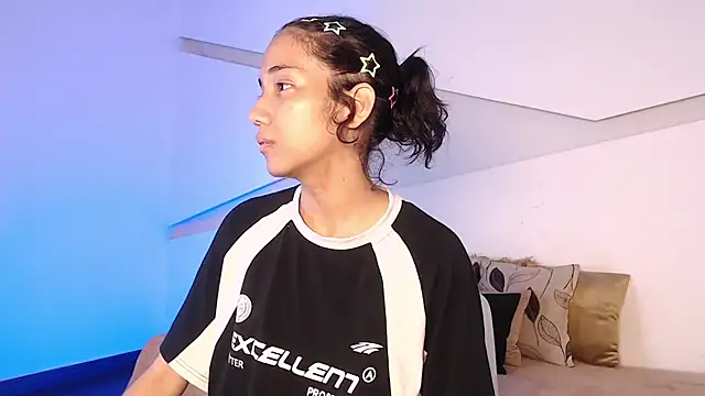 hot little bunny online show from 10-23-25, 08:51