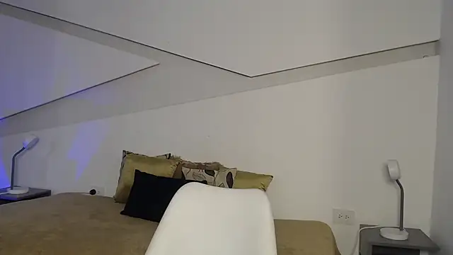 hot little bunny online show from 10-14-25, 08:53