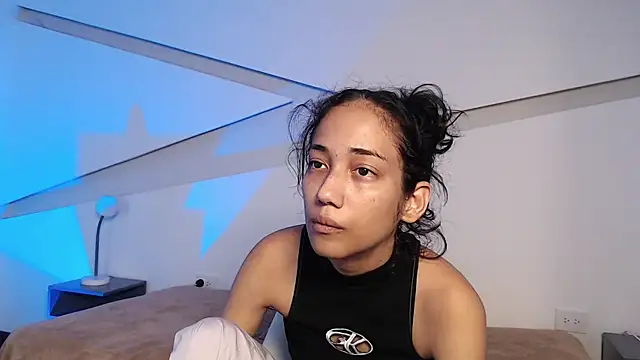 hot little bunny online show from 12-16-25, 08:35