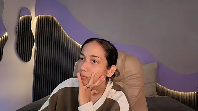 hot little bunny online show from 02-22-26, 09:49