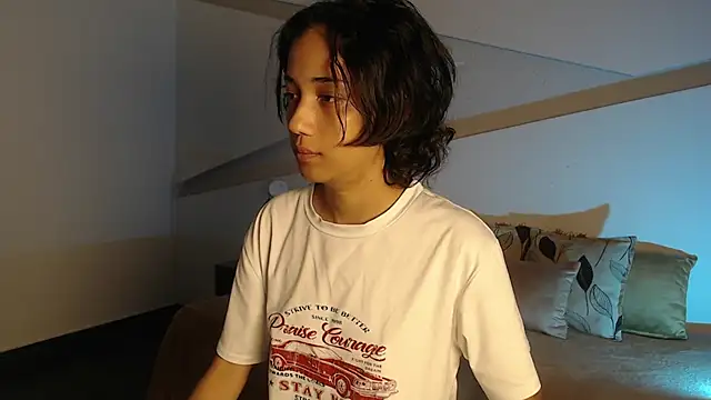 hot little bunny online show from 10-03-25, 09:27