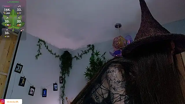 VickyJackson  online show from 10-31-25, 05:31