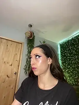 Snapshot of VickyJackson_ chatting on 03-03-26, 04:14 VickyJackson online show from 03-03-26, 04:14