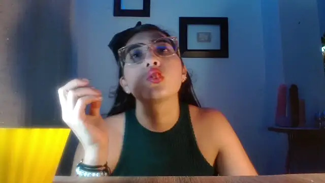 DaMikaela  online show from 02-10-26, 06:51