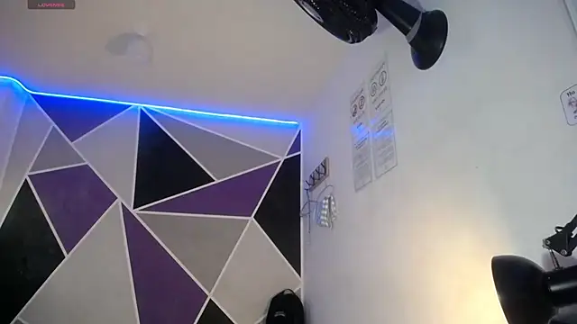 DaMikaela  online show from 12-21-25, 01:57