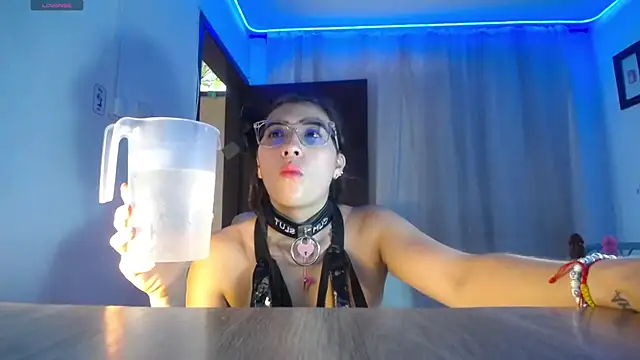 DaMikaela  online show from 11-06-25, 06:45