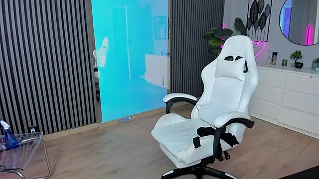 SeraVonDee online show from 12-12-24, 02:48