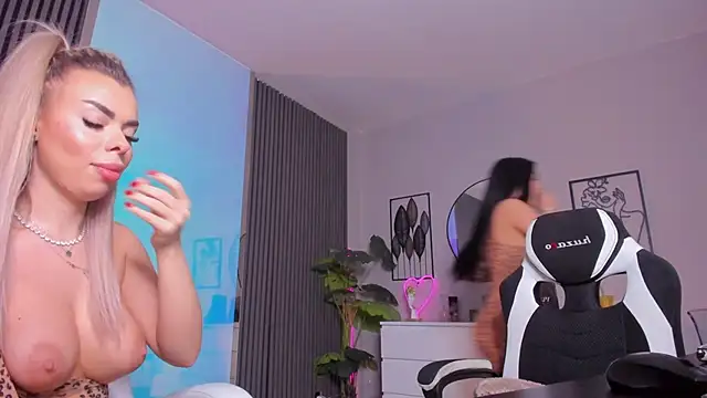 SeraVonDee online show from 12-15-24, 09:53