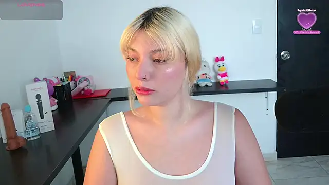 Snapshot of Ania_jones chatting on 06-14-26, 09:38 Ania jones online show from 06-14-26, 09:38