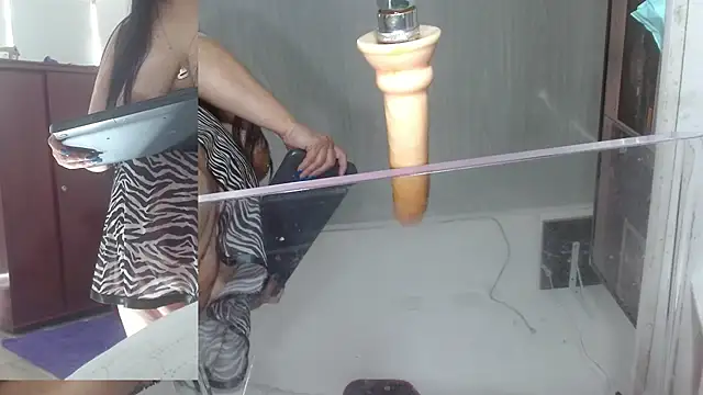 Snapshot of sammyEvans__ chatting on 10-16-25, 04:04 sammyEvans online show from 10-16-25, 04:04