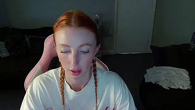 Red firesquirt online show from 09-19-25, 02:10