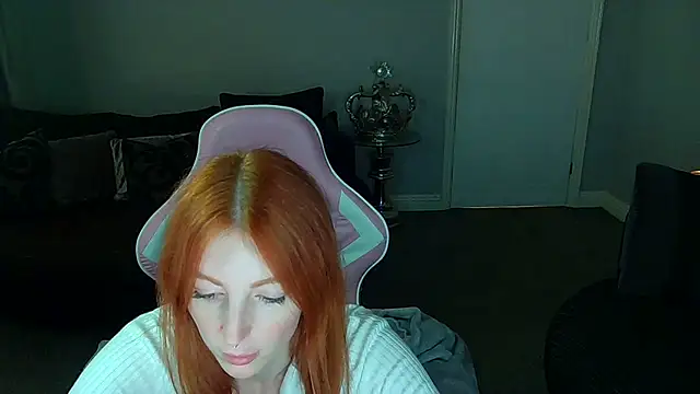 Red firesquirt online show from 02-06-25, 04:03