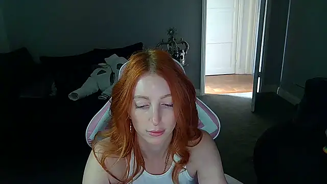 Red firesquirt online show from 03-20-25, 02:42