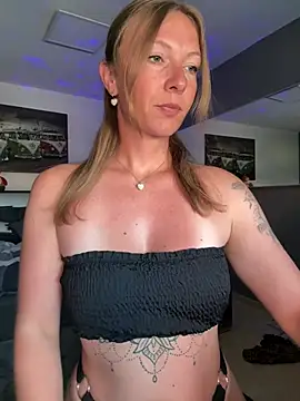 BunnyDiamond1 online show from 06-26-26, 07:47