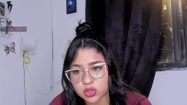 Snapshot of Yelly chatting on 06-30-26, 02:44 Yelly online show from 06-30-26, 02:44