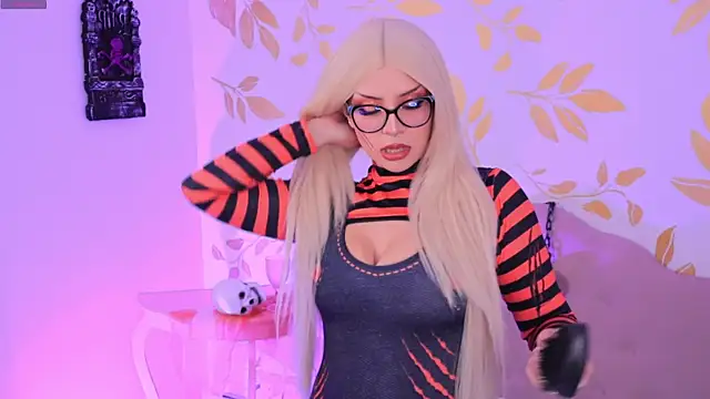 Misselektra   online show from 10-31-25, 05:15