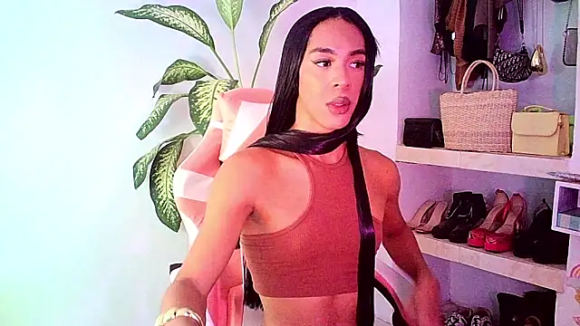 Snapshot of carmen14 chatting on 05-07-26, 05:33 carmen14 online show from 05-07-26, 05:33