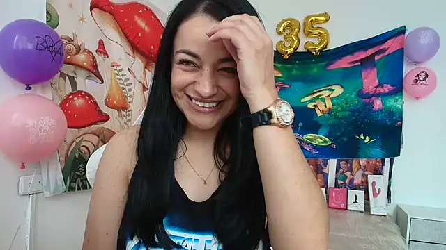 LovelyAzucena online show from 05-01-26, 02:44