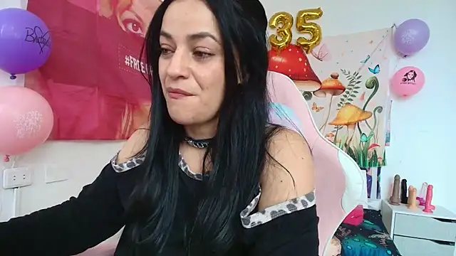 LovelyAzucena online show from 05-06-26, 03:05