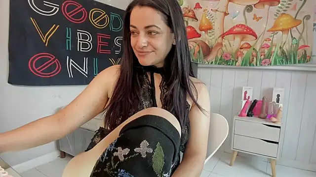 LovelyAzucena online show from 10-04-25, 03:02