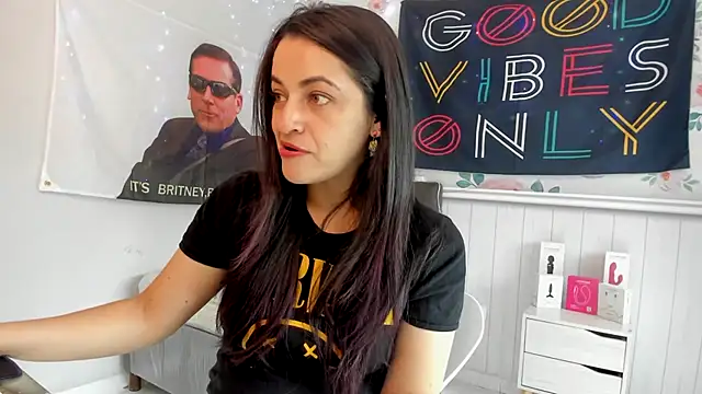 LovelyAzucena online show from 10-18-25, 03:14