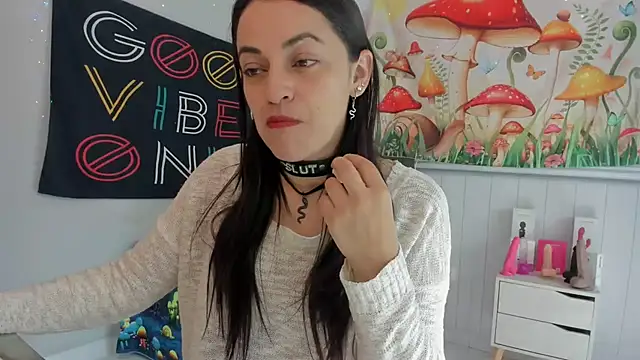 LovelyAzucena online show from 10-28-25, 02:38