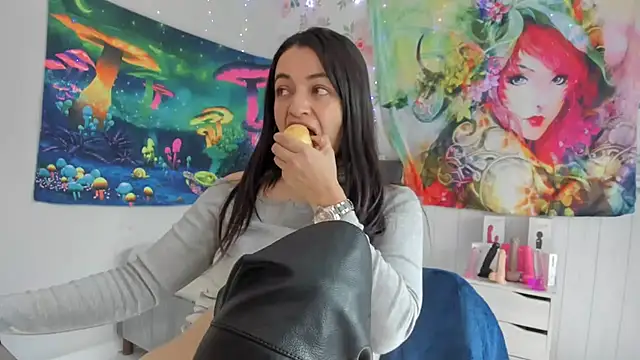 LovelyAzucena online show from 11-08-25, 02:31