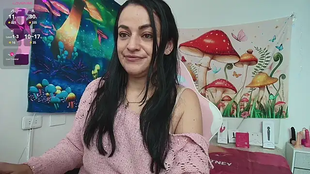 LovelyAzucena online show from 04-15-26, 04:33