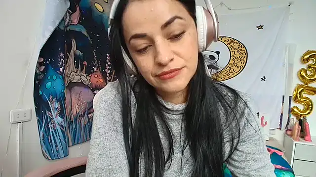 LovelyAzucena online show from 05-28-26, 03:07
