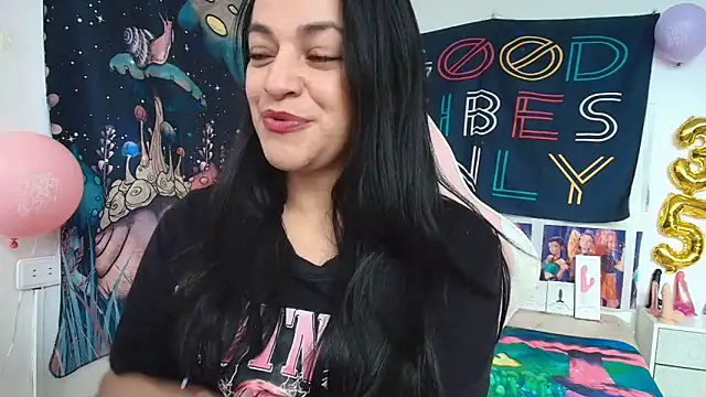 LovelyAzucena online show from 05-15-26, 02:37