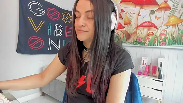 LovelyAzucena online show from 11-11-25, 02:45