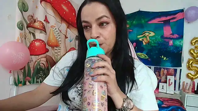 LovelyAzucena online show from 05-14-26, 01:52