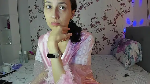 Snapshot of Alisagold90 chatting on 09-25-25, 07:25 Alisagold90 online show from 09-25-25, 07:25