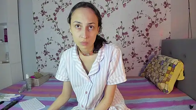 Snapshot of Alisagold90 chatting on 09-27-25, 01:28 Alisagold90 online show from 09-27-25, 01:28