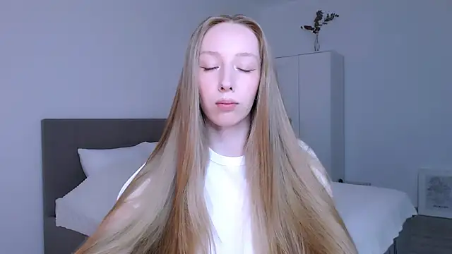 Luna insniity online show from 11-27-25, 09:15