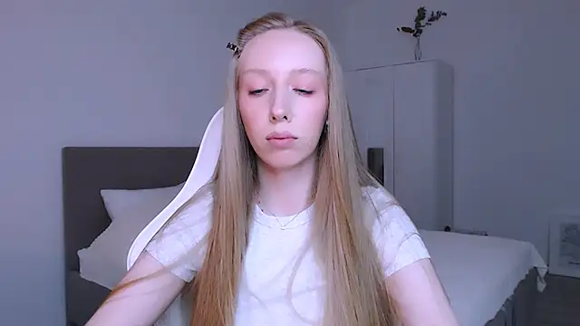 Luna insniity online show from 12-14-25, 09:09