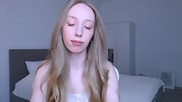 Luna insniity online show from 03-21-26, 09:30