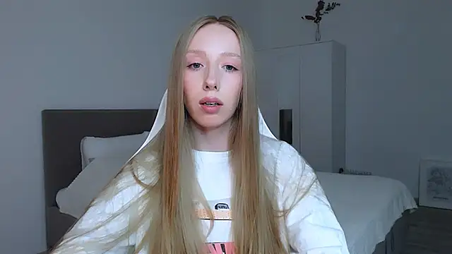 Luna insniity online show from 10-12-25, 08:54