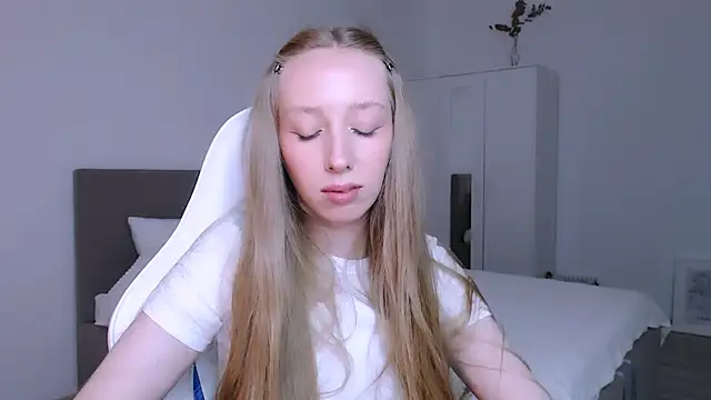 Luna insniity online show from 11-14-25, 08:23