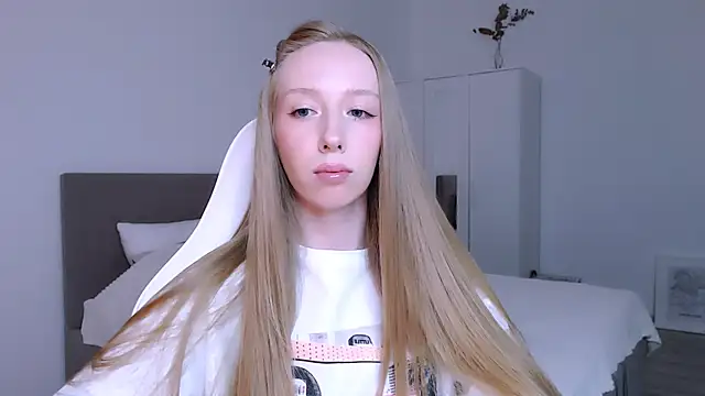 Luna insniity online show from 11-30-25, 08:20