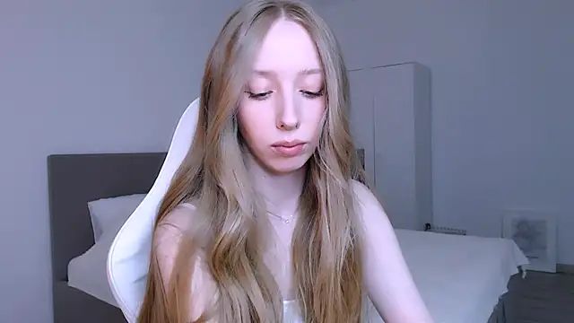 Luna insniity online show from 02-23-26, 09:15