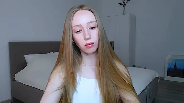 Luna insniity online show from 02-24-25, 07:41