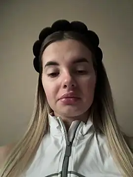 Donna Evans online show from 10-30-25, 02:21