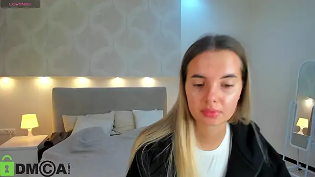 Snapshot of Donna_Evans chatting on 09-18-25, 12:02 Donna Evans online show from 09-18-25, 12:02