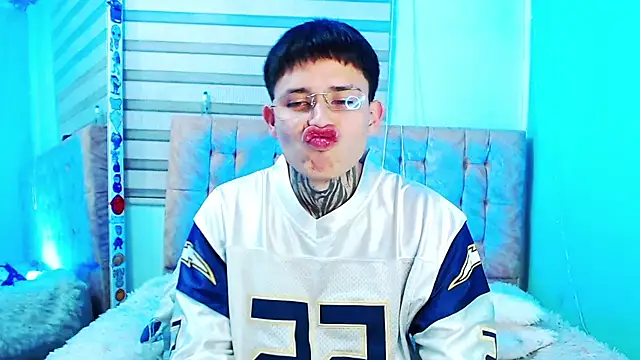  justinmoon2 online show from 06-04-26, 05:12