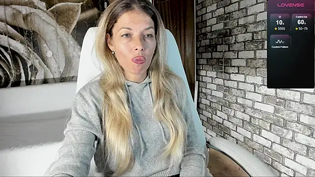 Snapshot of Eva_Melow chatting on 09-27-25, 03:07 Eva Melow online show from 09-27-25, 03:07