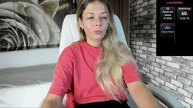 Snapshot of Eva_Melow chatting on 10-01-25, 04:11 Eva Melow online show from 10-01-25, 04:11